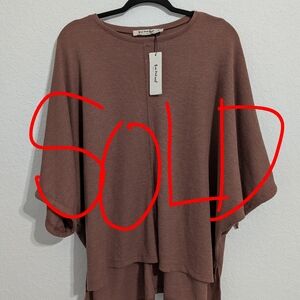 Three Bird Nest Women's High Low Top NWT (Size Medium)